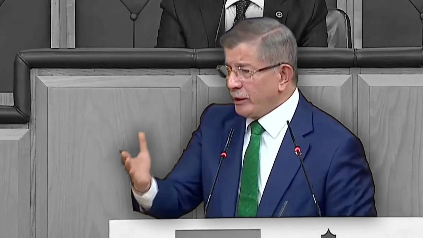 Ahmet Davutoğlu’ndan Erdoğan’a sert eleştiriler