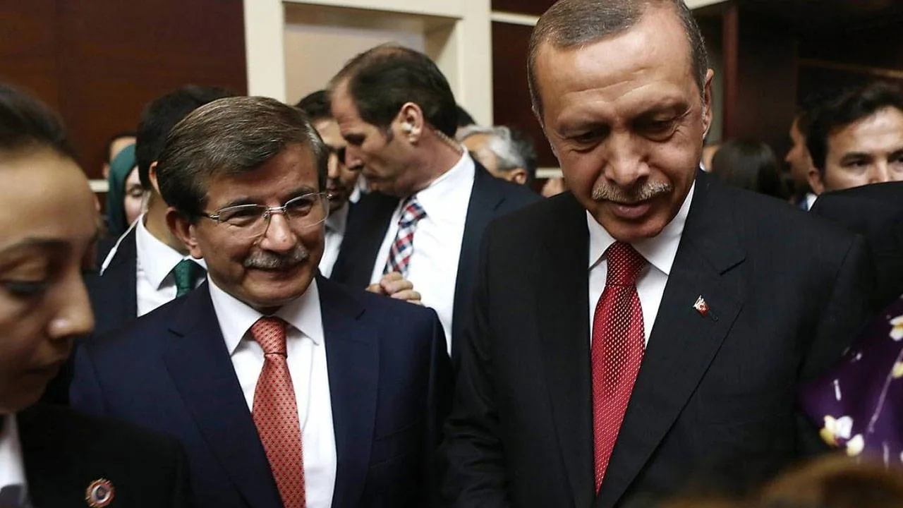 Ahmet Davutoğlu’ndan ‘Üçlü Çete’ İddiası