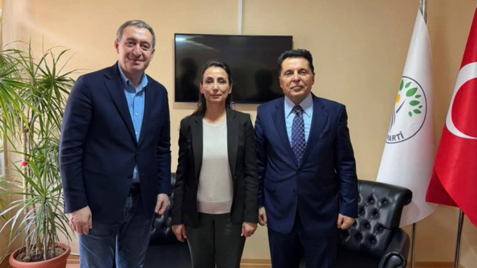Ahmet Özer’den DEM Parti ile Fikir Teatisi!