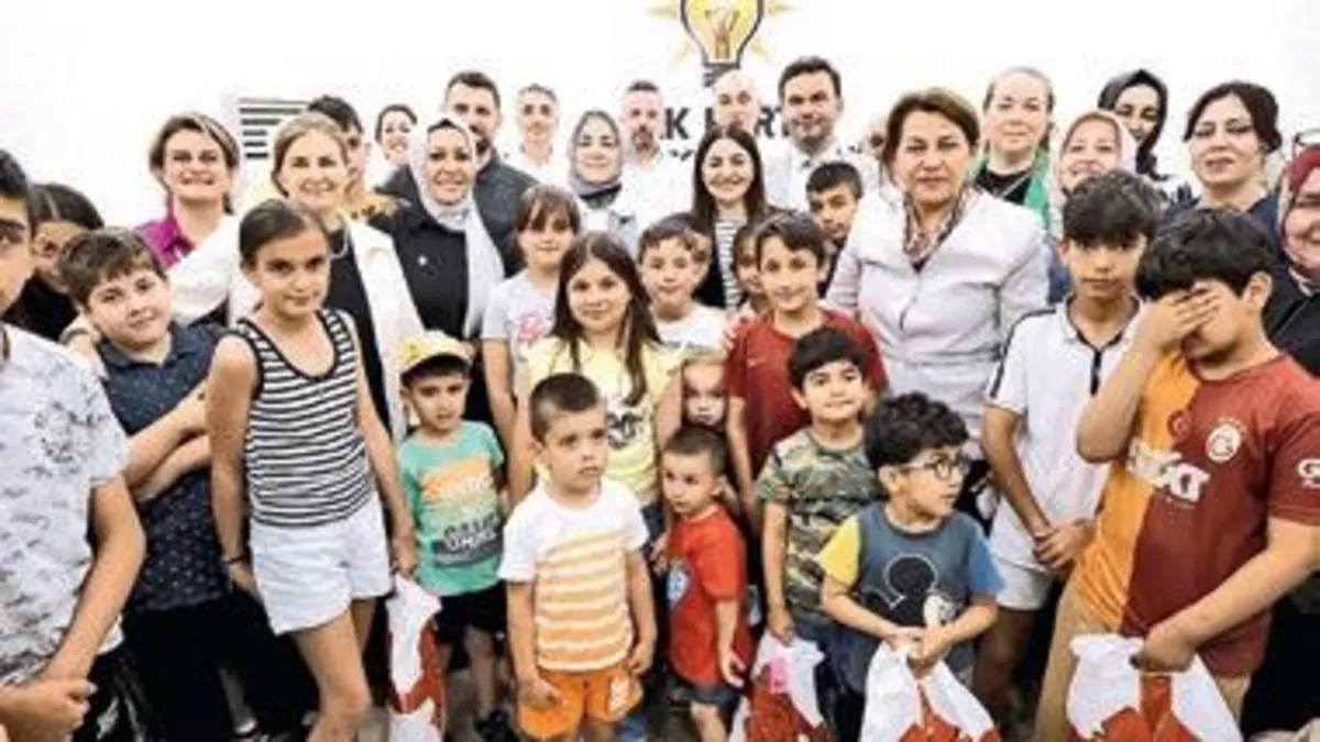 AK Parti, 1500 Çocuğa Bayramlık Dağıttı!