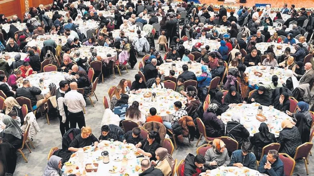 AK Parti İstanbul Teşkilatı Komşularıyla İftarda Bir Araya Geldi