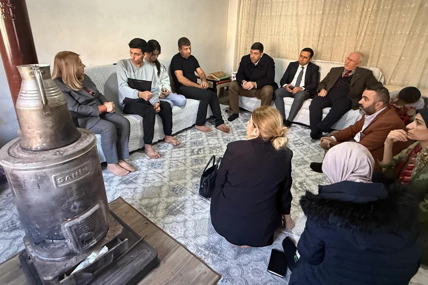 AK Parti Mardin’den İhtiyaç Sahibi Çocuklara Destek