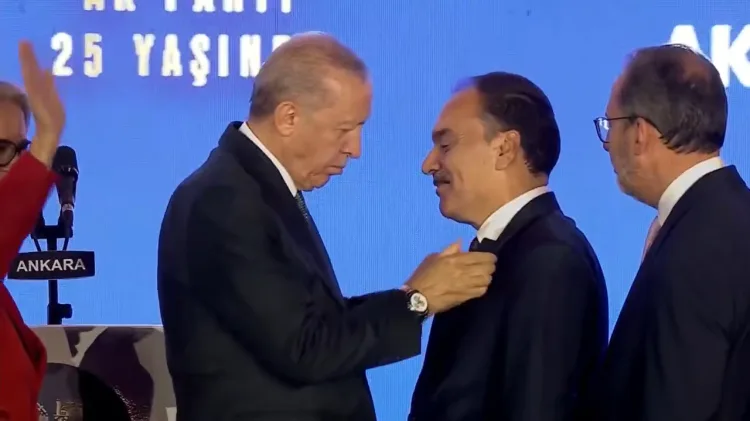 AK Parti’ye 3 Vekil, 7 Belediye Başkanı Katıldı