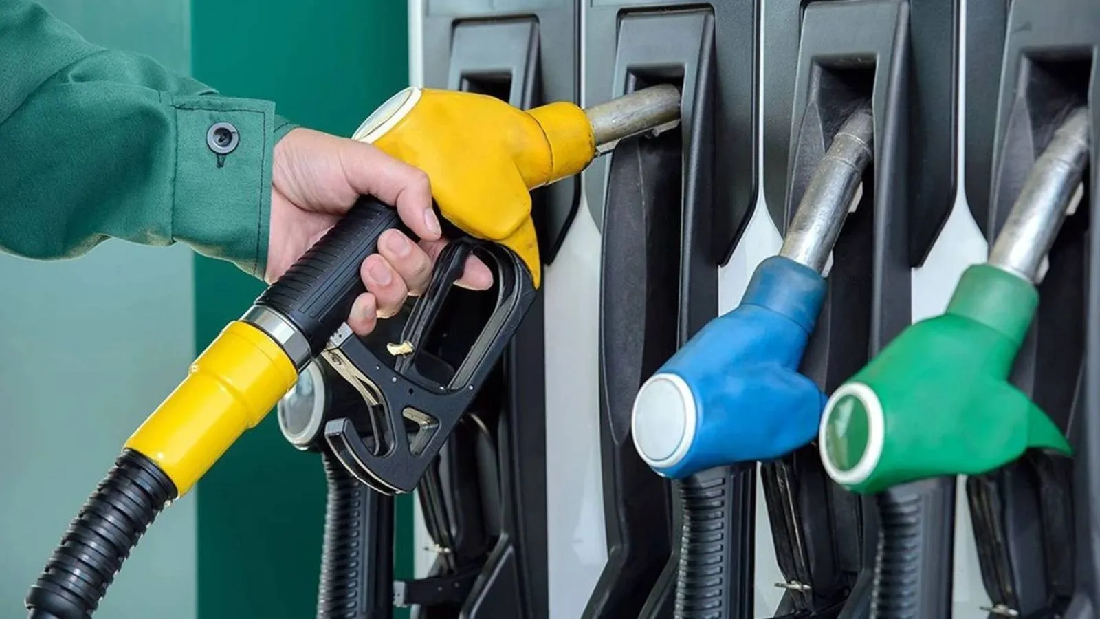 Akaryakıta Çifte Zam: Benzin 2, Motorin 6,85 Lira