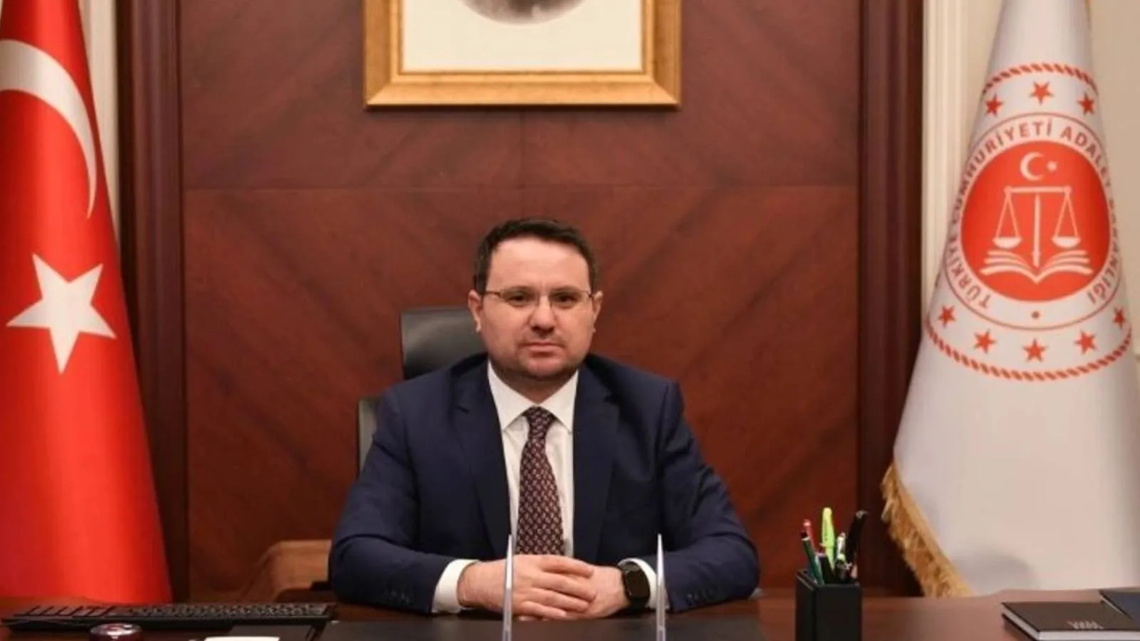 Akın Gürlek: Mizah Dolu, Profesyonel Bir Bakan