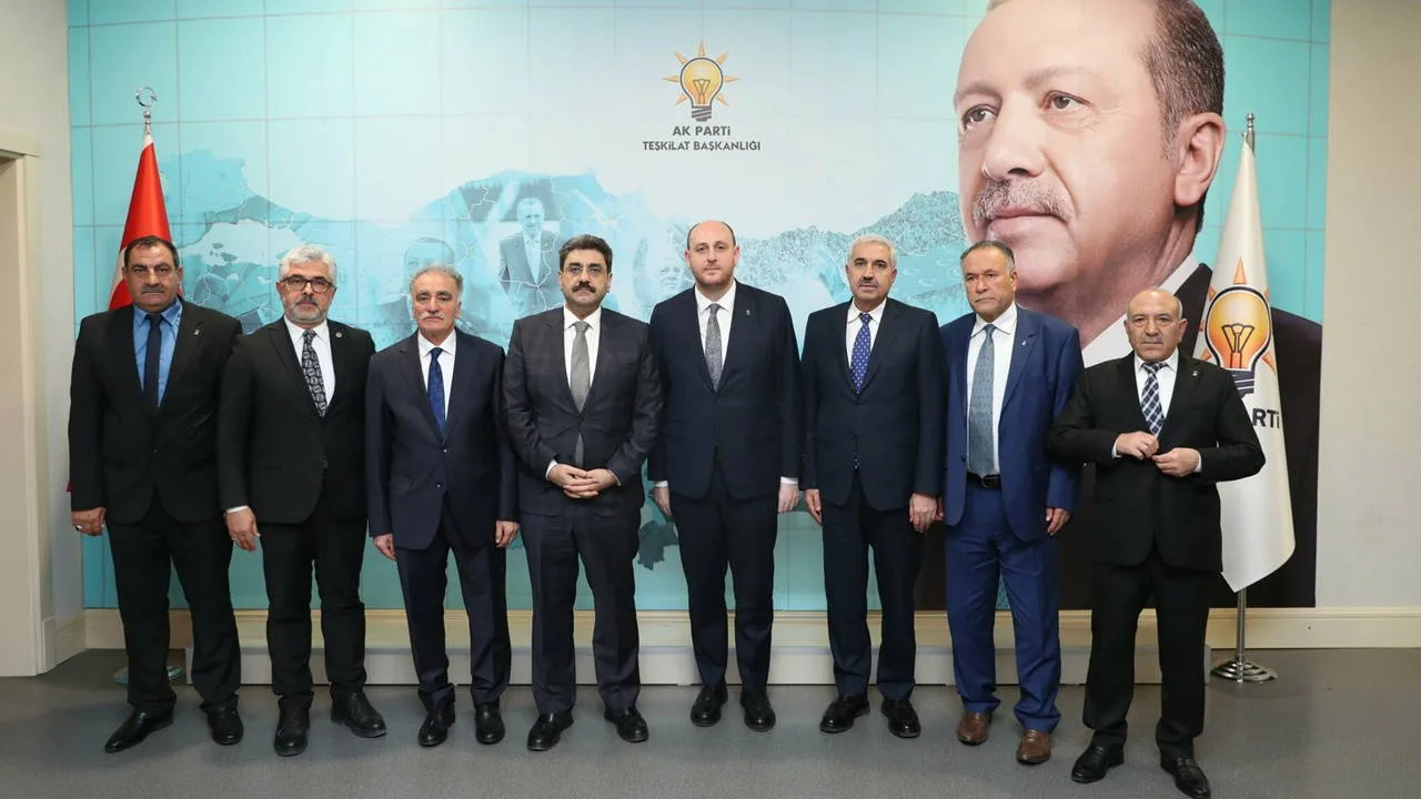 AKP’de Görev Değişikliği: İki İlçe Başkanı İstifa