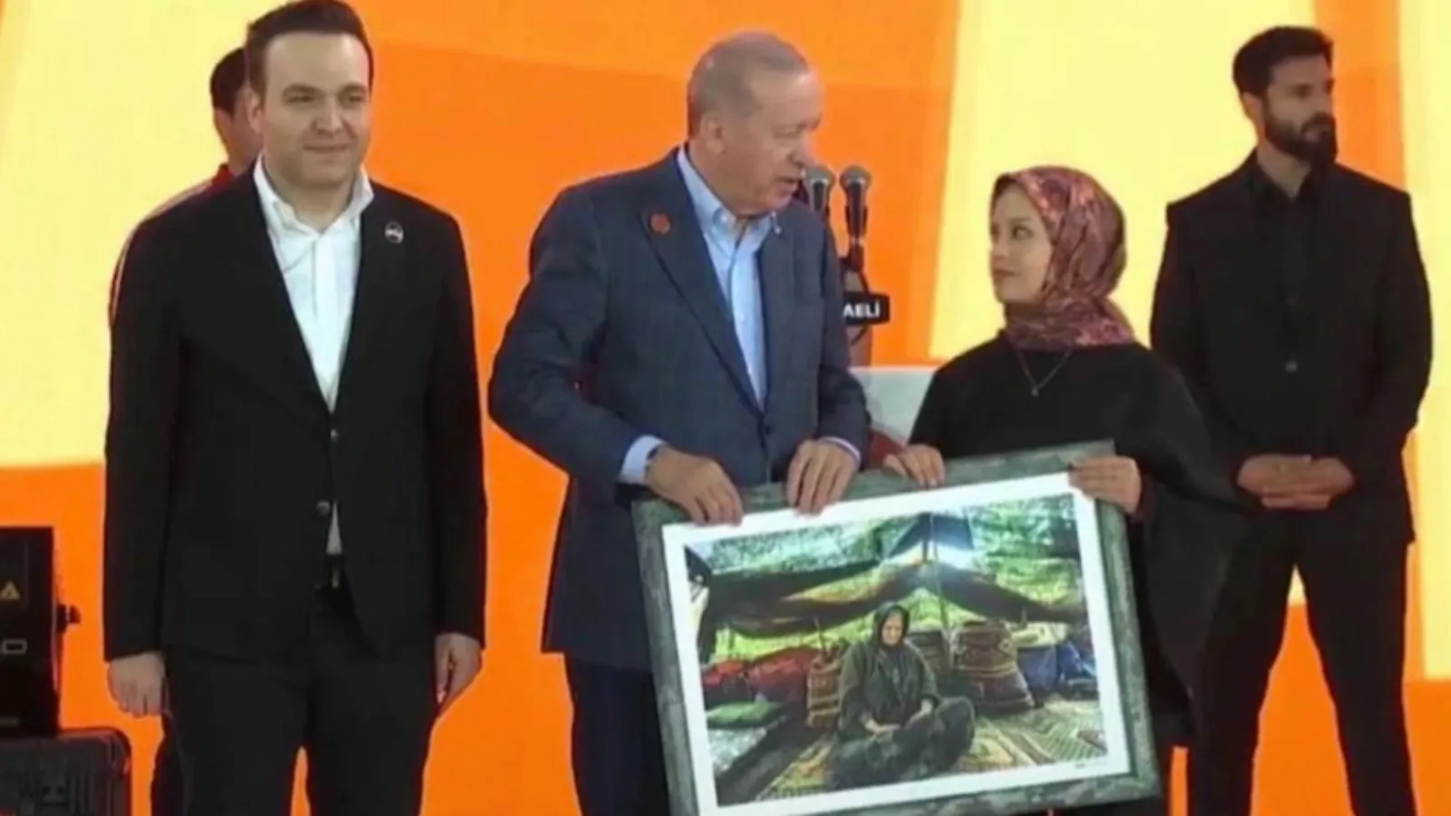 AKP Gençlik Şöleni: Eleştiriler ve Yanıtlar