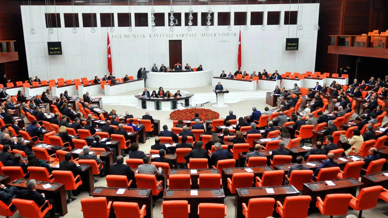 AKP, Hırsızlığı Gizlemek İçin TBMM’yi Kapatıyor!