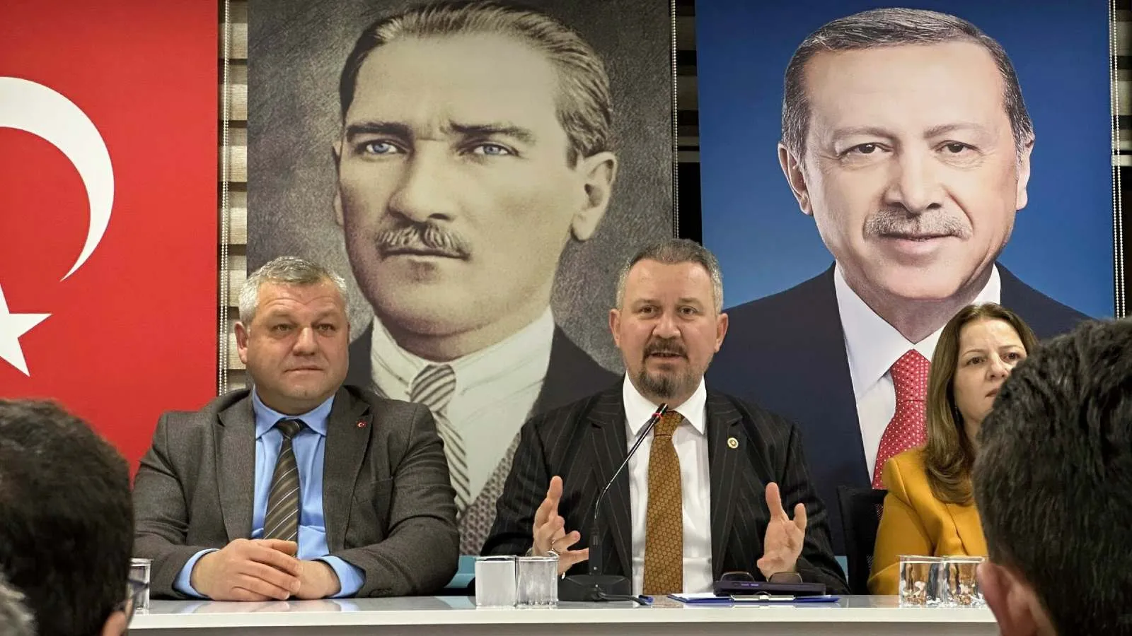 AKP’li Özcan: Vekil maaşı bağlamından koparıldı!