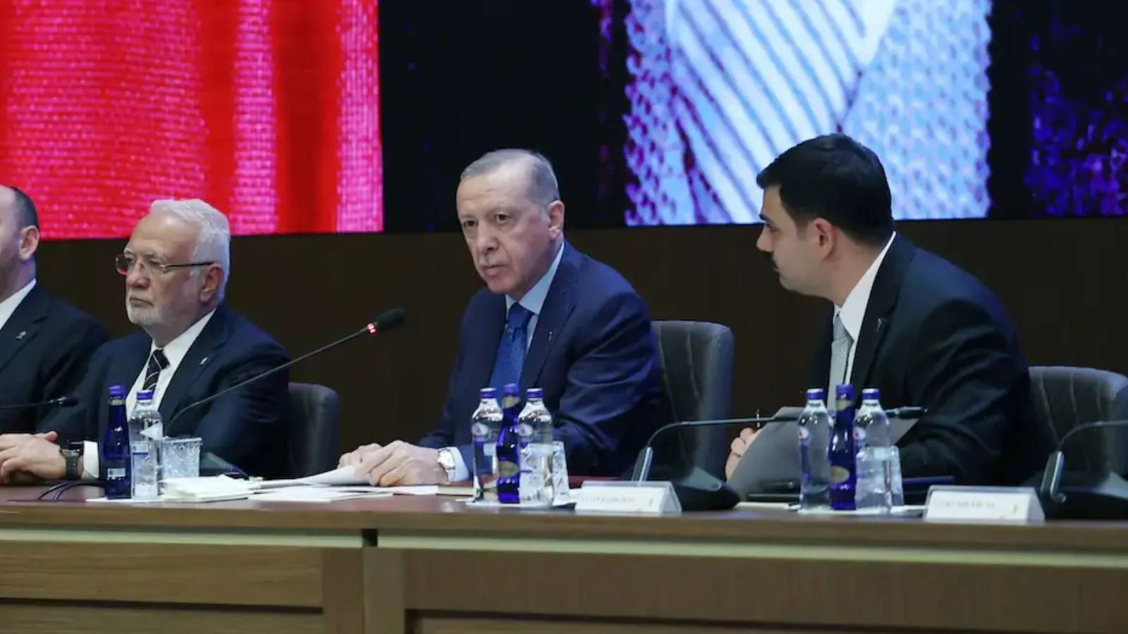 AKP MKYK Toplantısı: İnsan Hakları ve Mali İşler