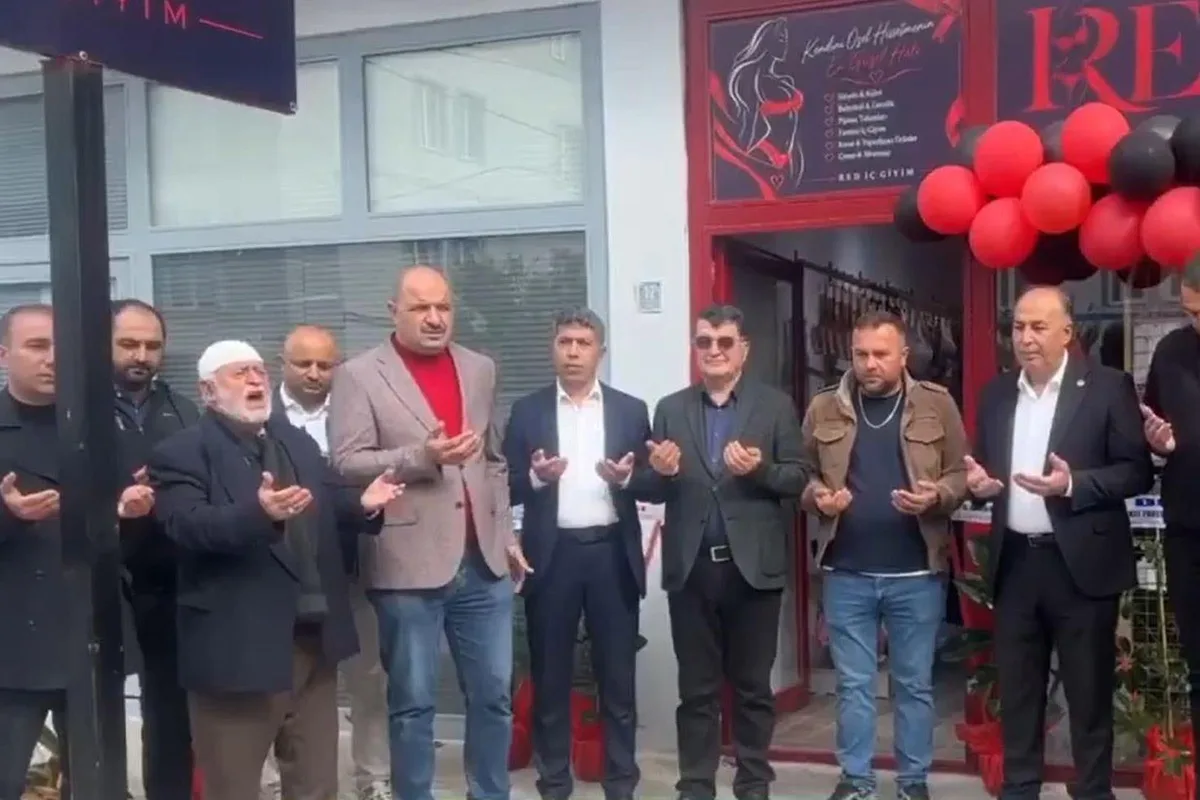 Alaca’da Fantezi İç Giyim Mağazası Dualarla Açıldı