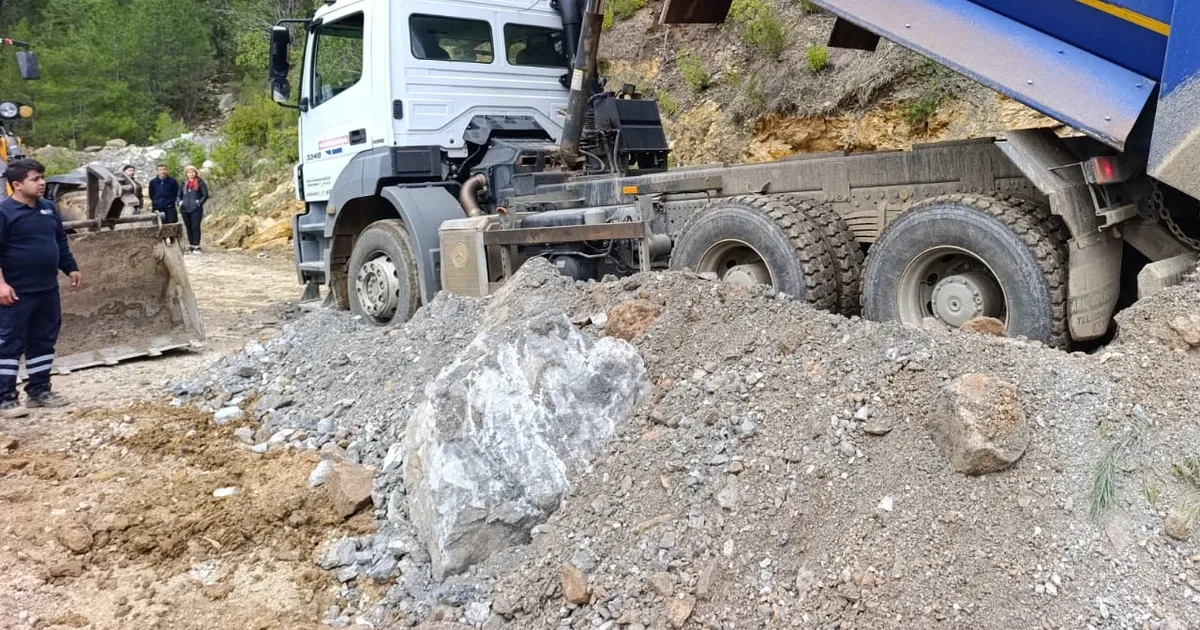 Alanya’da Heyelan Sonrası Büyükşehir Yoğun Çalışıyor
