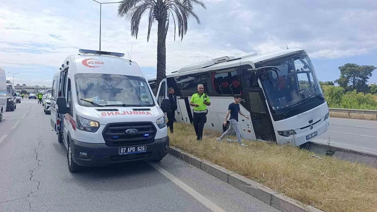 Alanya’da Otobüs Kazası: Sürücü Yaralandı