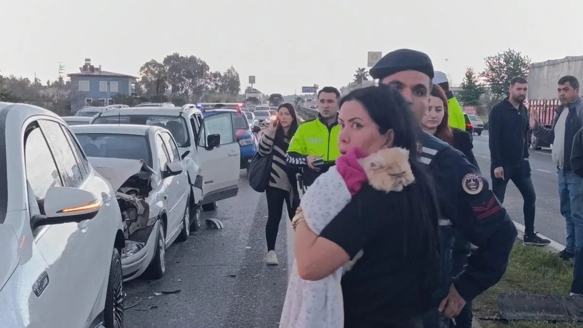 Alanya’da Zincirleme Kaza: 4 Yaralı!