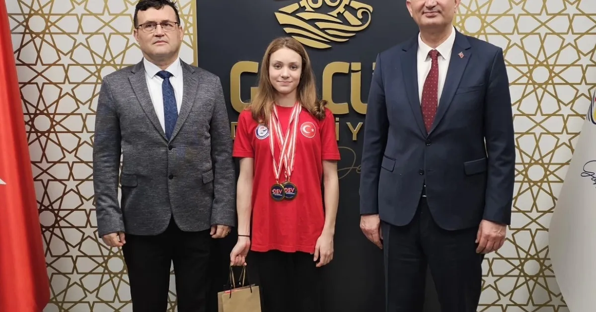 Alara Gökalp, Gölcük’e Çifte Şampiyonlukla Döndü!