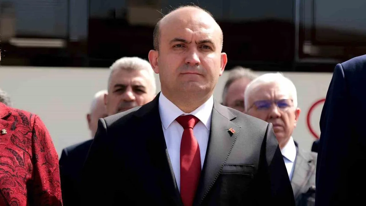 Albayrak: Eskişehir’i 10 İlçeyle Kazanacağız!