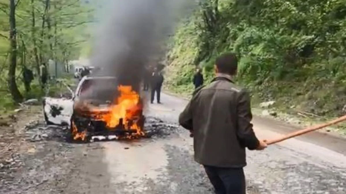 Alev Topuna Dönen Araç Paniğe Neden Oldu!