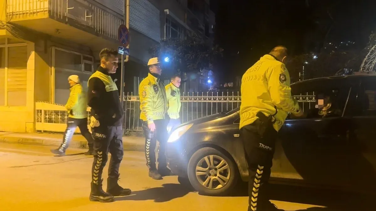 Alkollü Sürücü, Eşini Bekleyerek Direndi!