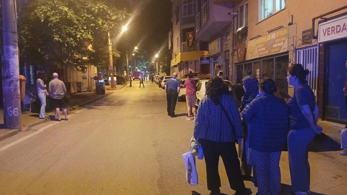 Alkollü Sürücü Kazada Binaları Tahliye Ettirdi!