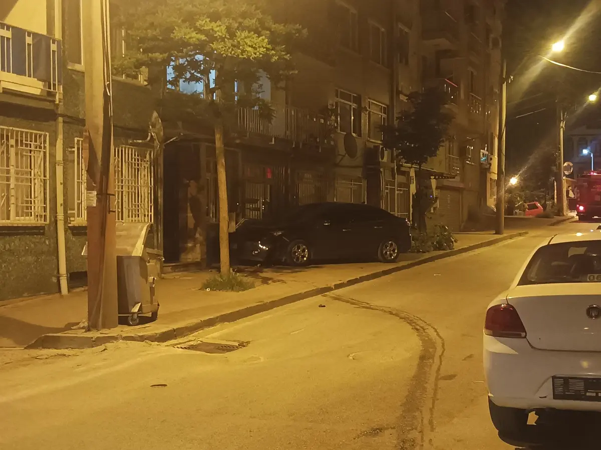 Akılalmaz kaza! Mahalle sokağa döküldü, binalar tahliye edildi 6