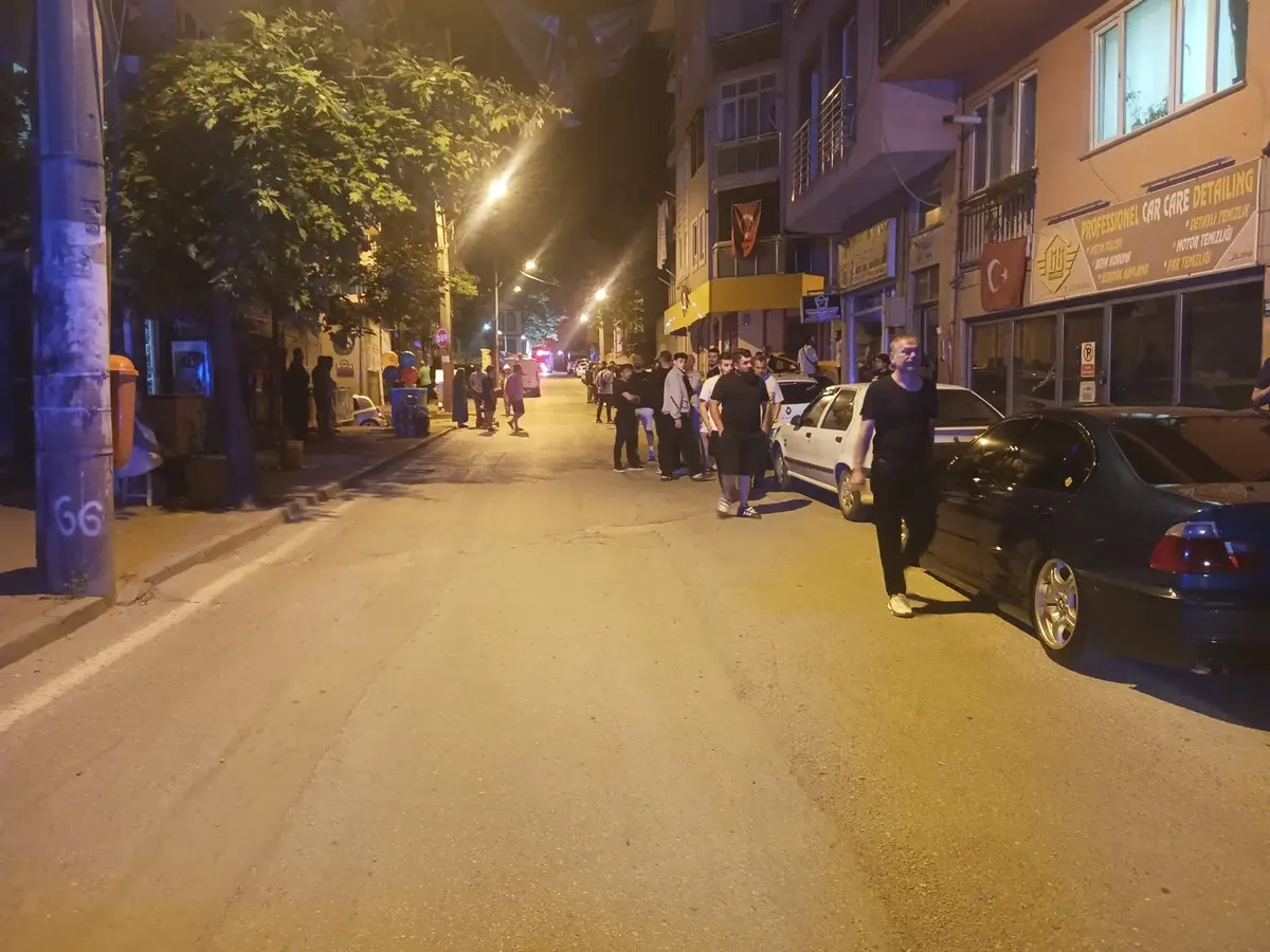 Akılalmaz kaza! Mahalle sokağa döküldü, binalar tahliye edildi 5