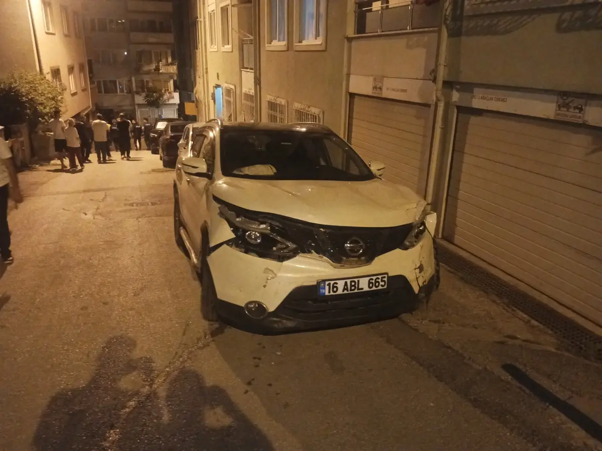 Akılalmaz kaza! Mahalle sokağa döküldü, binalar tahliye edildi 4