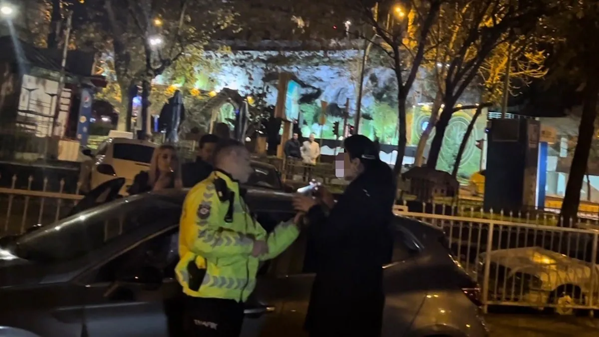 Alkollü Sürücü Polise Hakaret Etti, Olay Büyüdü!