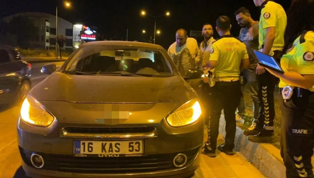 Alkollü Sürücü Yol Ortasında Sızdı, Cezası 26 Bin!