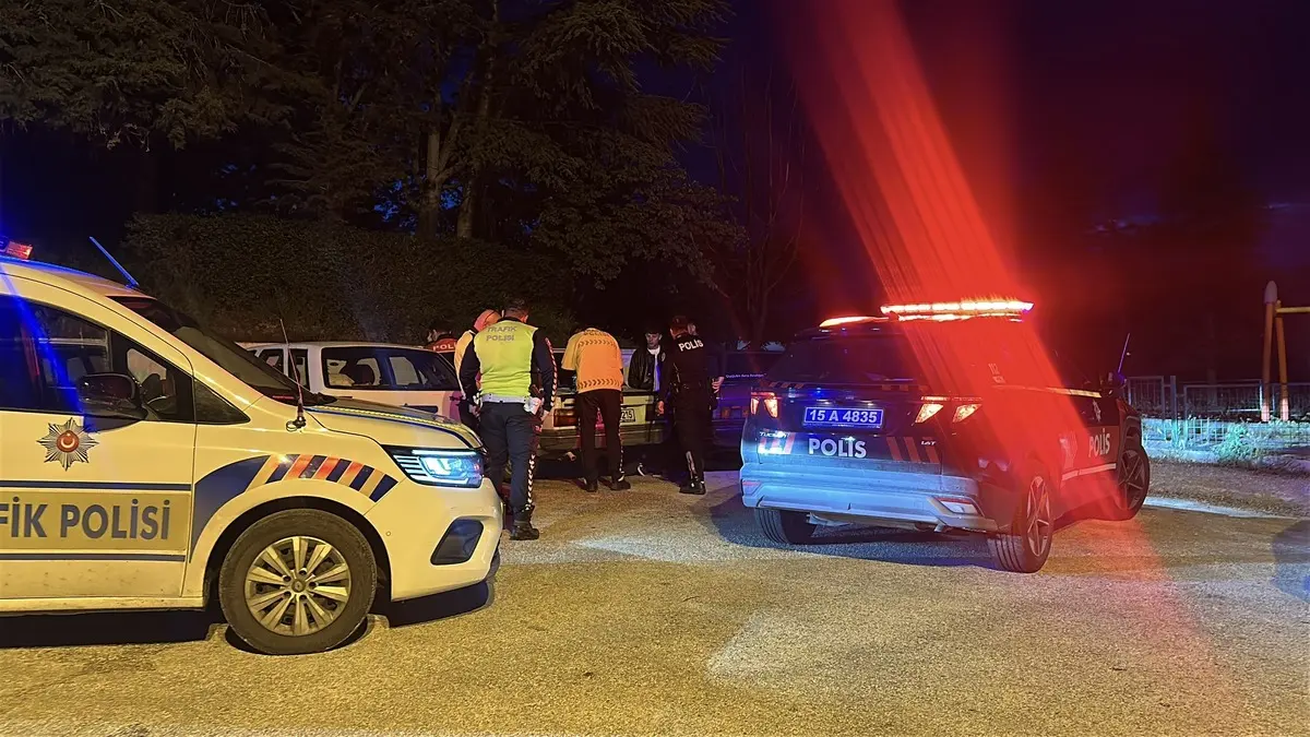 Yedikleri cezaya inanamadılar! Toplamak için 3 kişi hesap makinesi kullandı 3