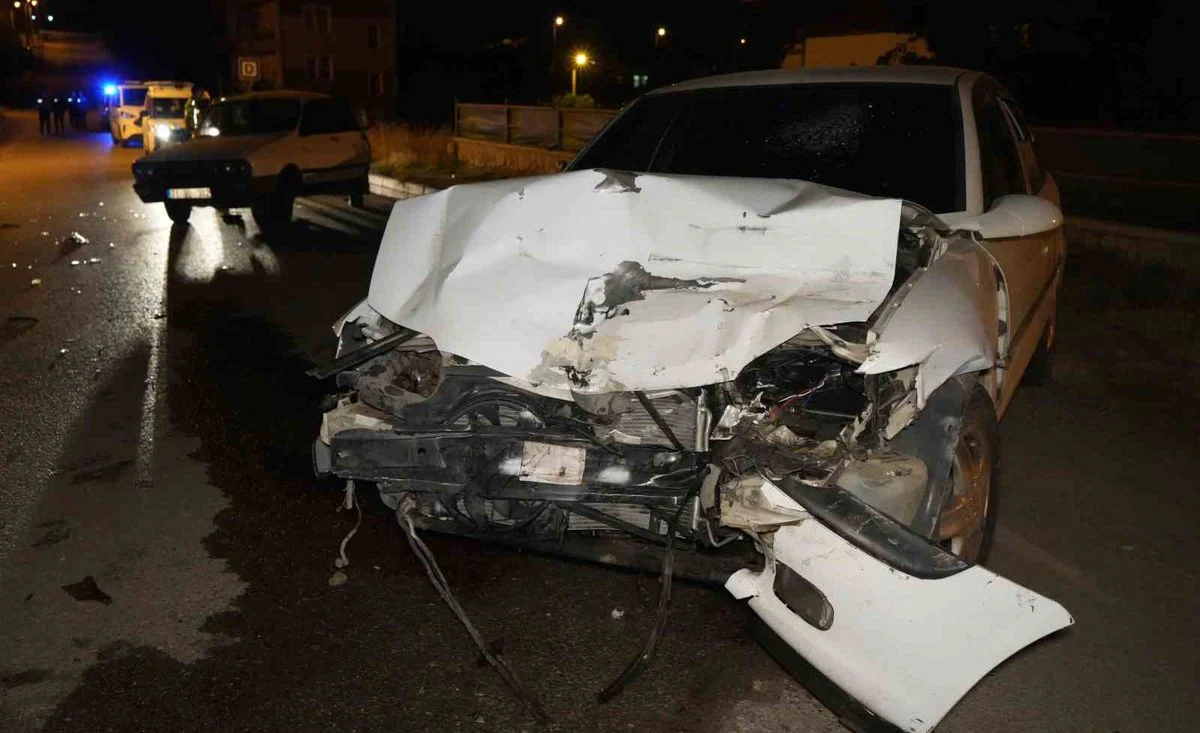 Alkollü ve ehliyetsiz sürücü kazaya neden oldu, 4 yaralı