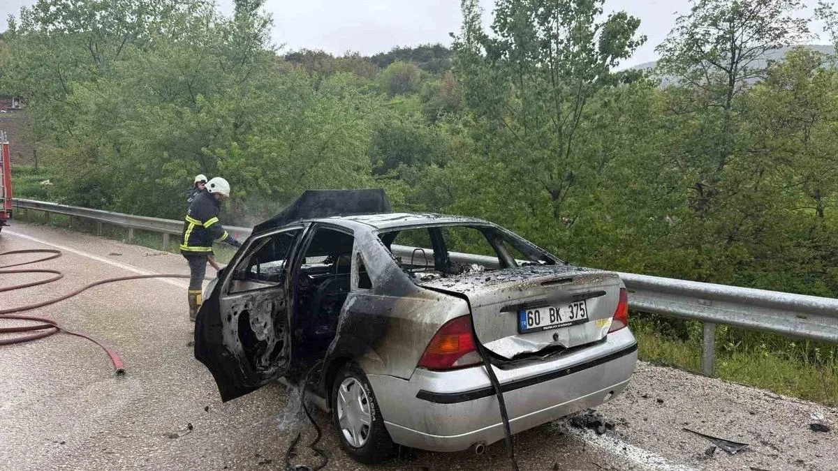 Almus’ta Otomobil Alev Alev Yandı!
