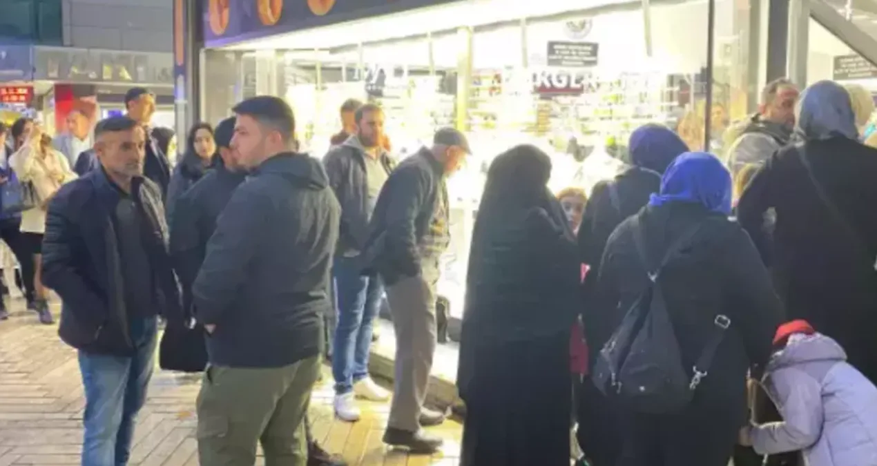 Altın Düşüşü Yatırımcıları Kuyumculara Koşturdu!
