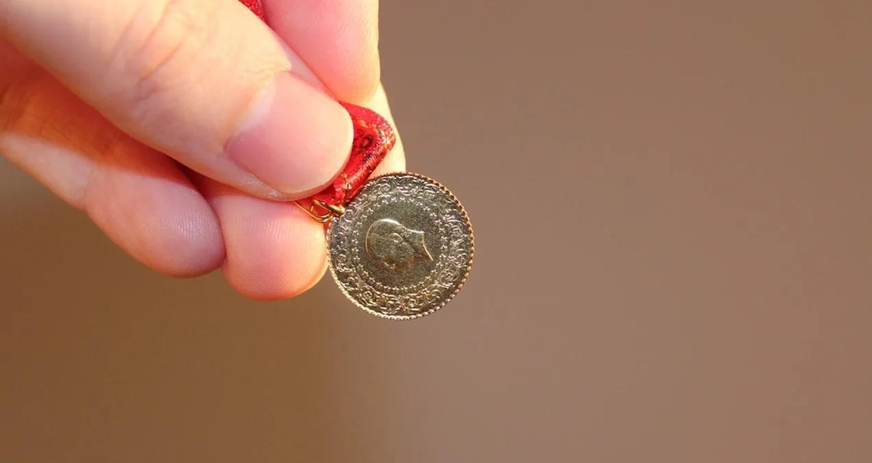 Altın Fiyatları Zirveye Yaklaşıyor: Uyarılar Var!