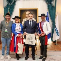1783507013<em>160</em>Altin-Karagoz-ekiplerinden-Baskan-Vekili-Bibaya-ziyaret.jpeg