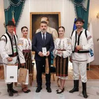 1783507007<em>675</em>Altin-Karagoz-ekiplerinden-Baskan-Vekili-Bibaya-ziyaret.jpeg