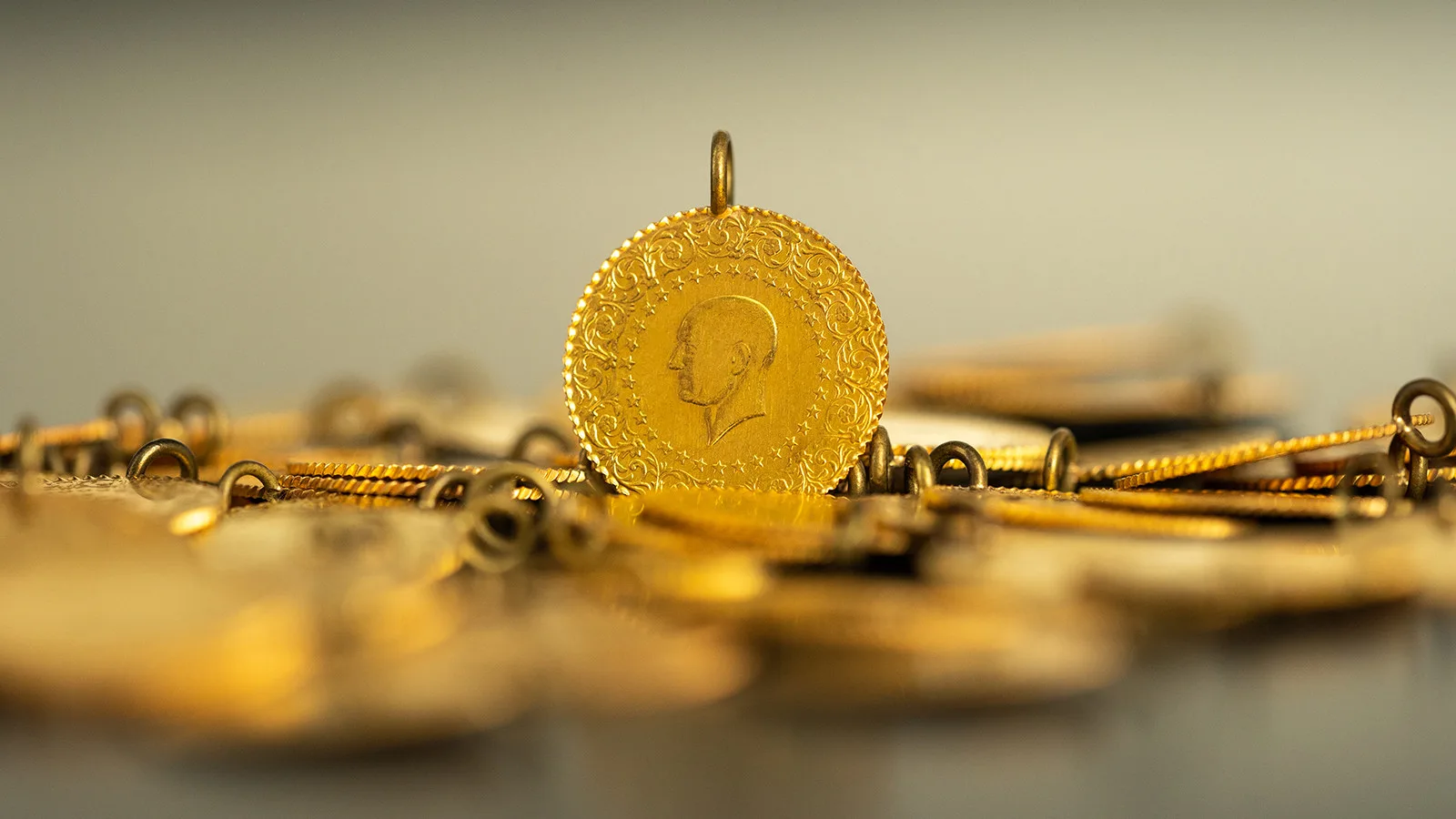 Altın Rekor Kırdı: Dev Bankalardan Şok Tahmin!