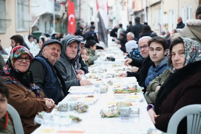 Altınova’da İftar Sofrası İlk Kez Kuruldu!