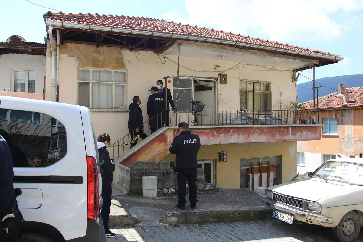 Aynı evde aynı facia! 11 yıl önce anne-oğul şimdi de baba-oğul 2