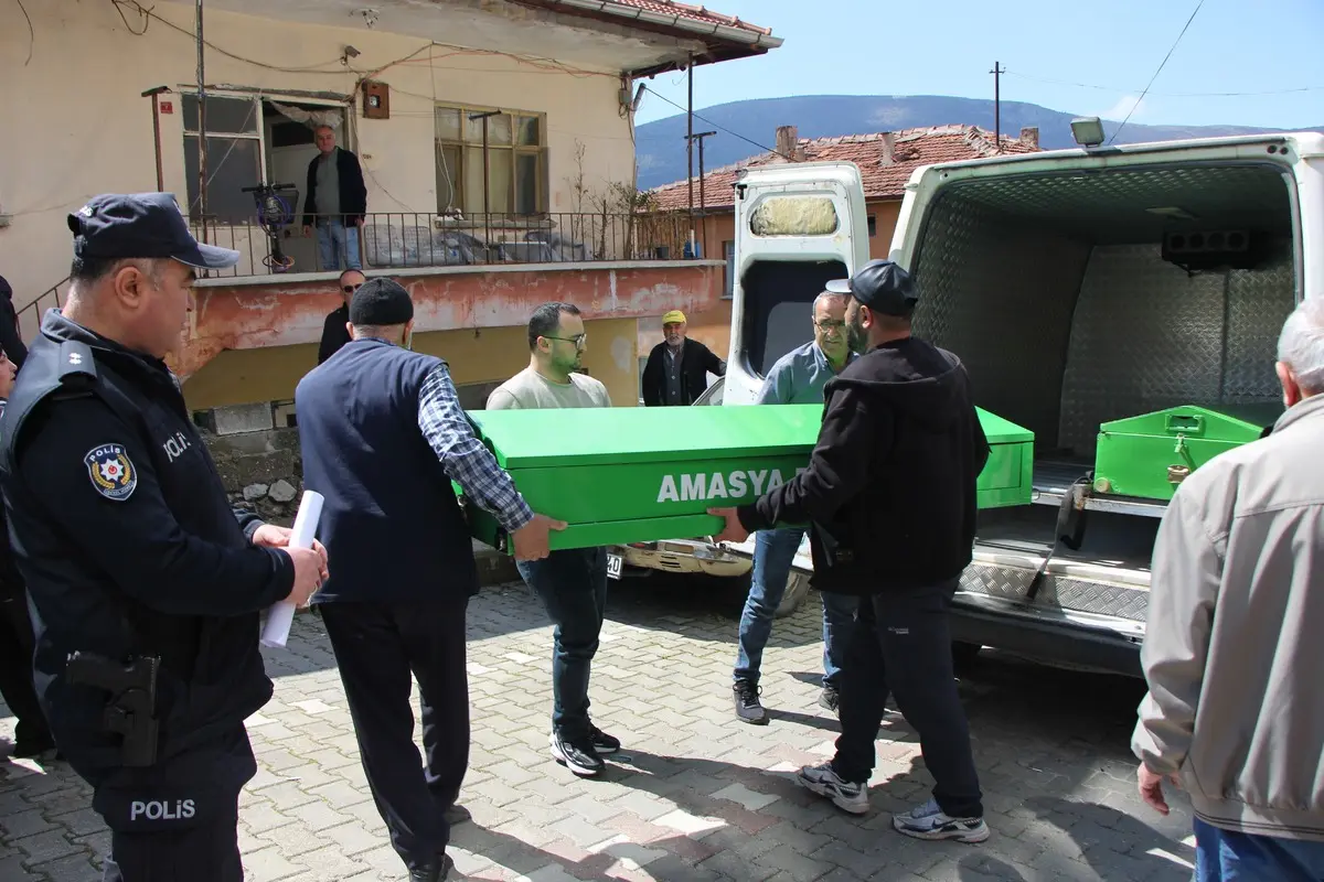 Aynı evde aynı facia! 11 yıl önce anne-oğul şimdi de baba-oğul 5