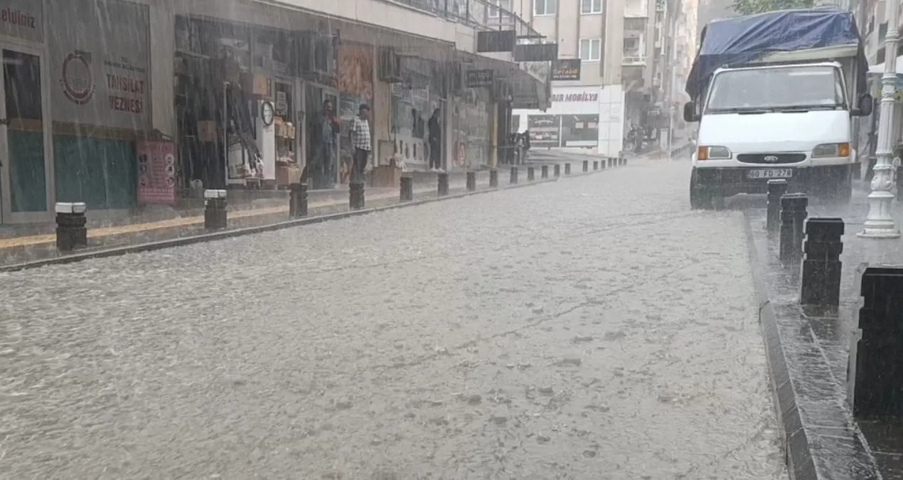 Amasya’da Sel ve Dolu Panik Yarattı!