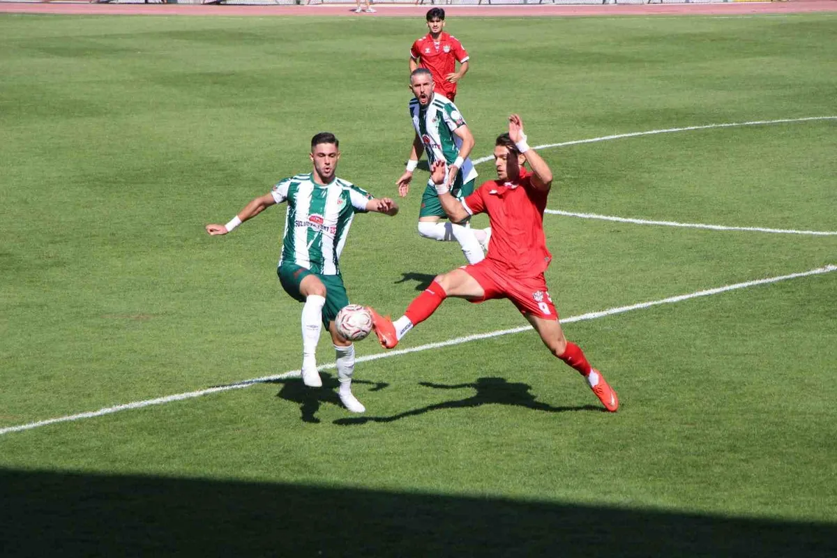 Amasyaspor ve Bulvarspor 2-2 Beraberlikle Puanları Paylaştı
