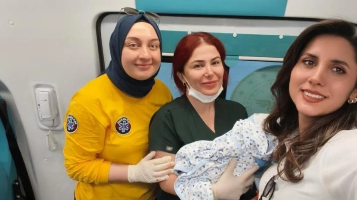 Ambulans içinde sağlıklı bir bebek dünyaya geldi!