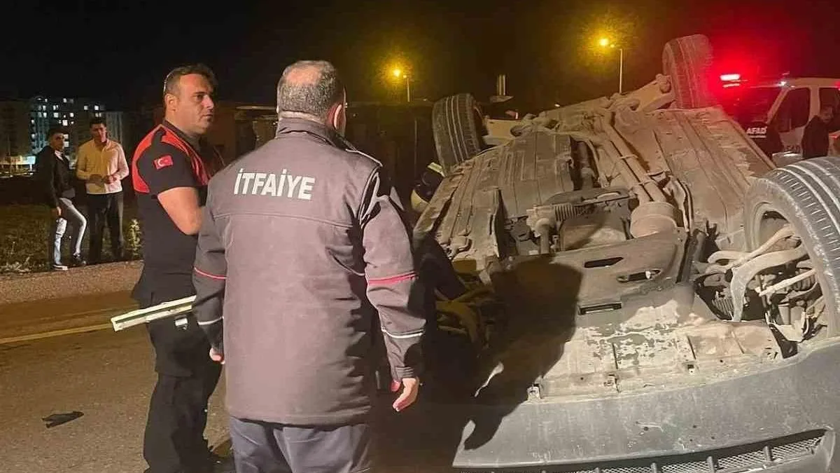 Ambulans kaza yaptı: 4 yaralı hastanede!