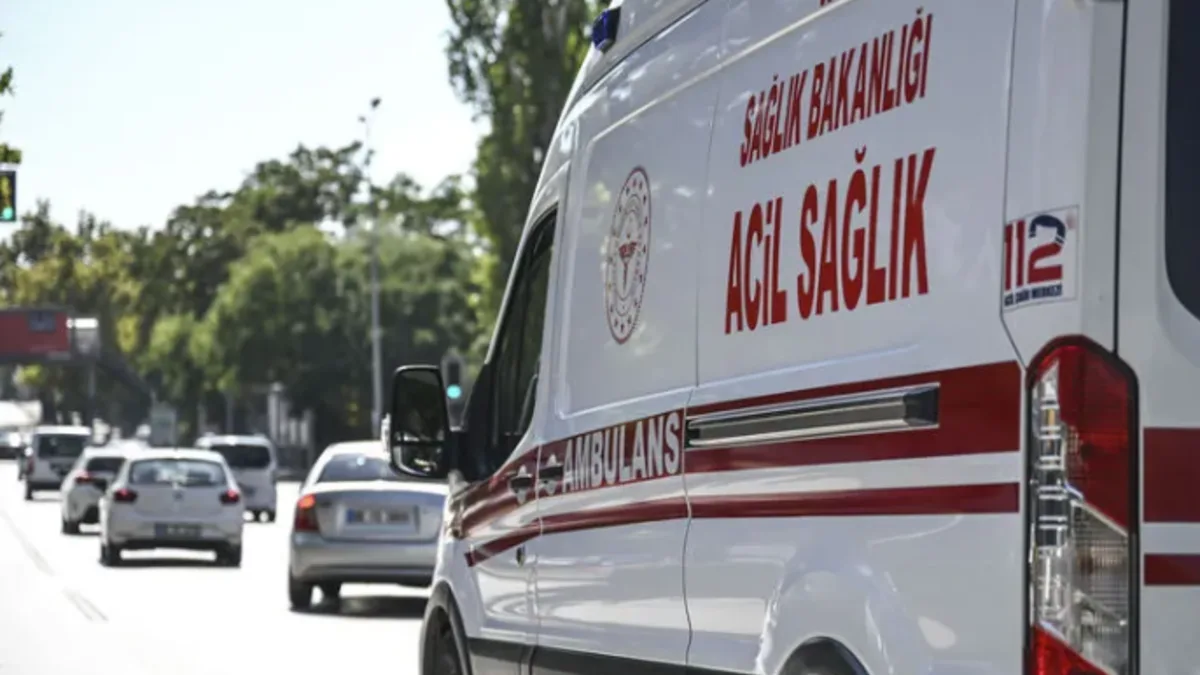 Ambulans Şarampole Devrildi, Sağlıkçılar Kurtuldu!