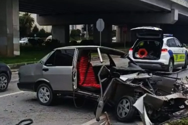 Ambulansa yol vermek isterken kaza: 4 yaralı!