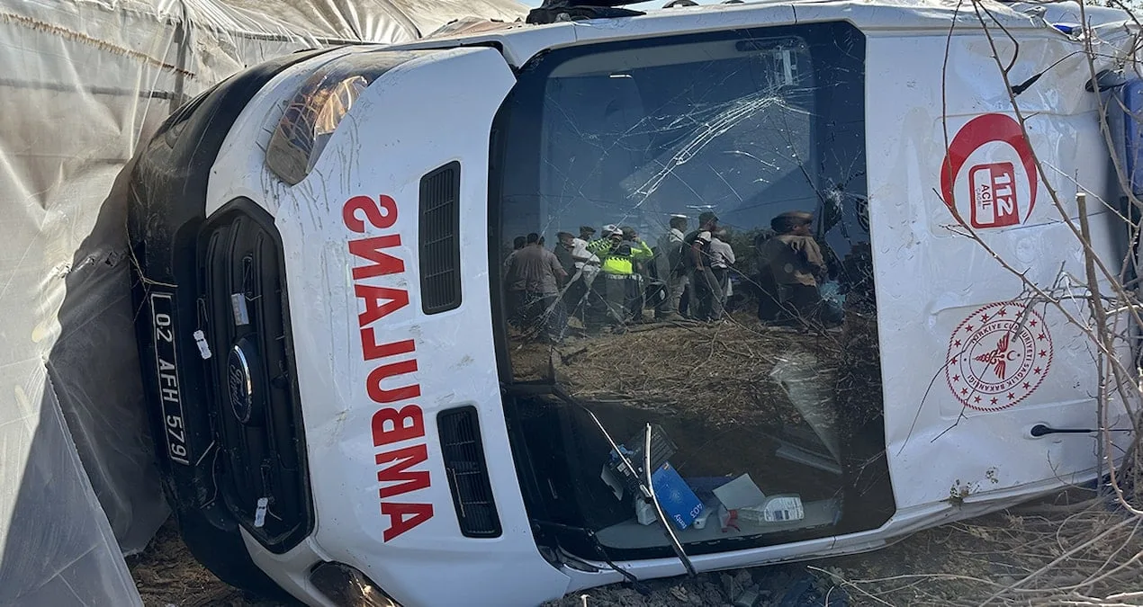 Ambulansla Otomobil Çarpıştı: Çok Sayıda Yaralı!