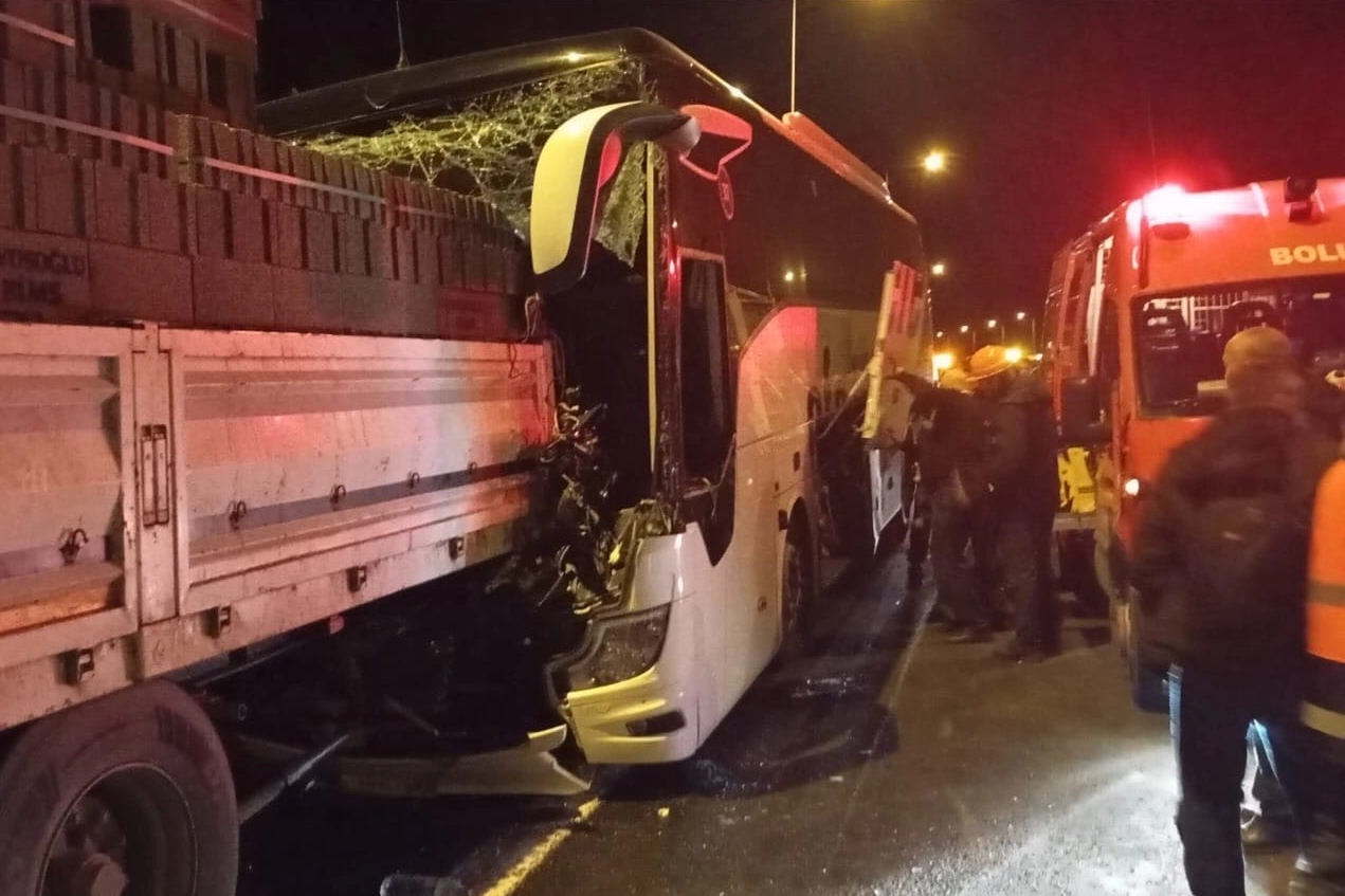 Anadolu Otoyolu’nda Feci Kaza: 1 Ölü, 3 Yaralı!