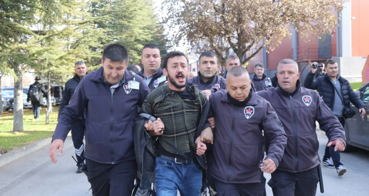 Anadolu Üniversitesi’nde Yemekhane Protestosu!