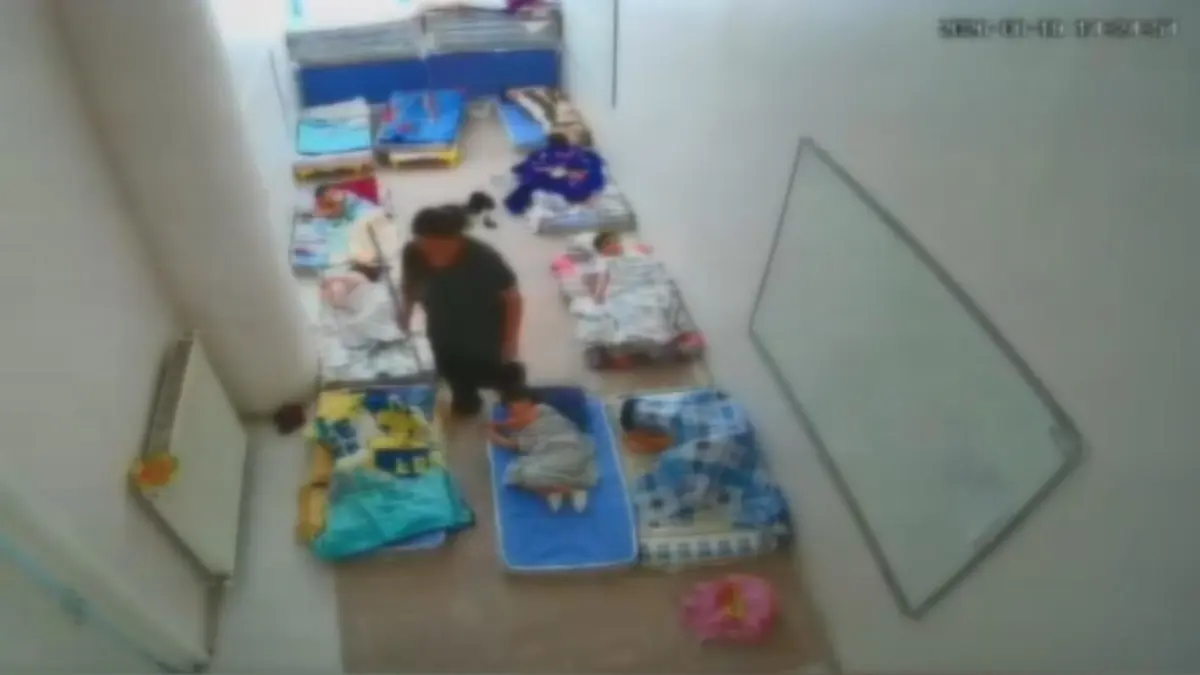 Görüntüler bir anaokulundan... Acımasızca üst üste sopayla vurdu! 2