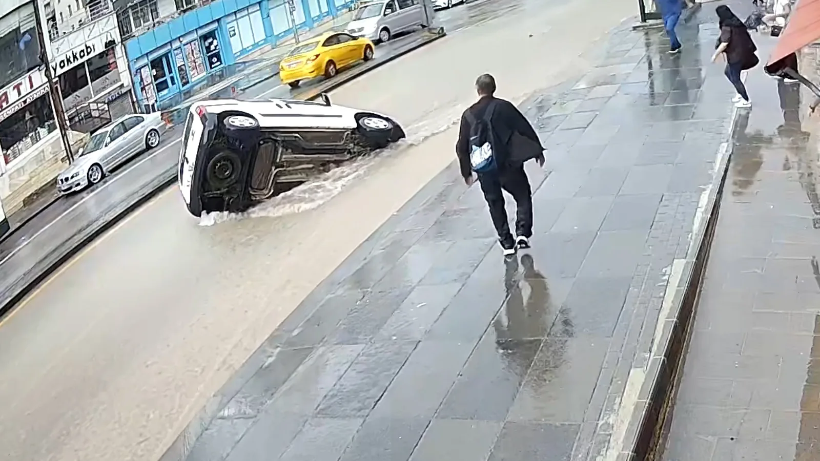 Ankara’da Ani Yağışlar Sel Felaketi Getirdi!
